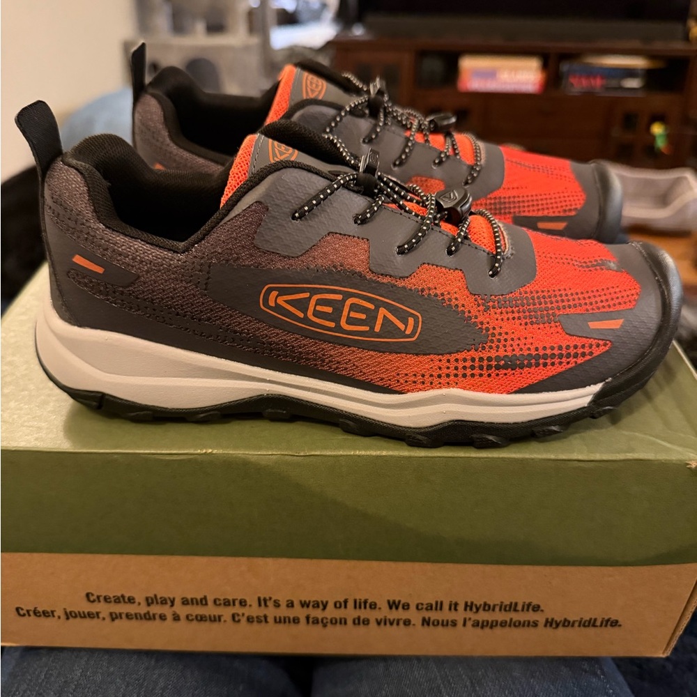KEEN youth-wunduro speed-Red/Gray Trail Sneakers
